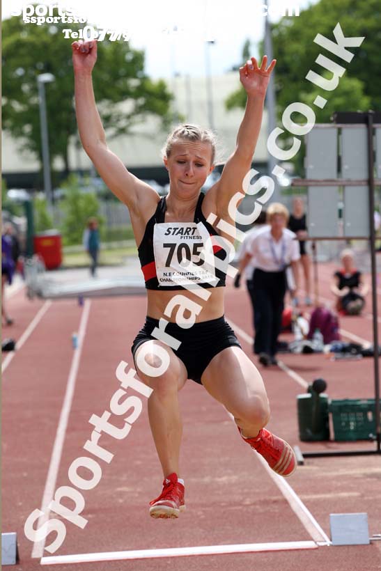 Womens under-17s long jump, North Eastern Track and Fields Champs., Middlesbrough. Photo: David T. Hewitson/Sports for All Pics